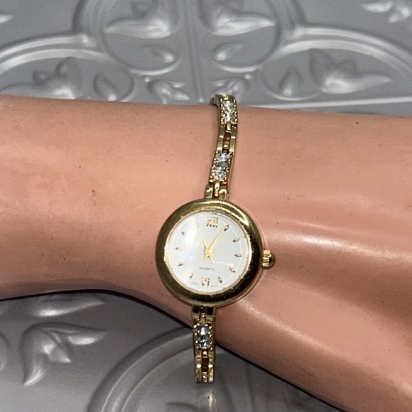 Vintage Gold Women's Watch with Crystal Details - Picture 2 of 7